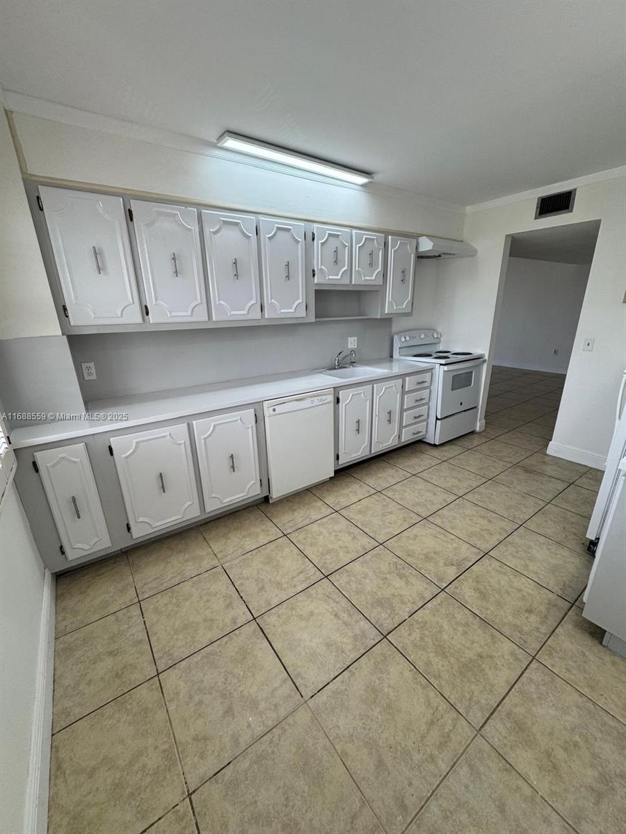 ADMIRALS PORT CONDO WEST - Residential