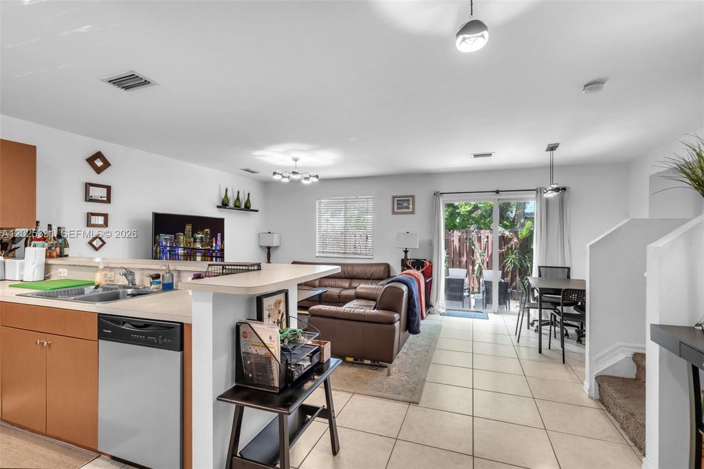 Photo of 212 NE 3rd St #10, Hallandale Beach, FL 33009 (MLS # A12025391)