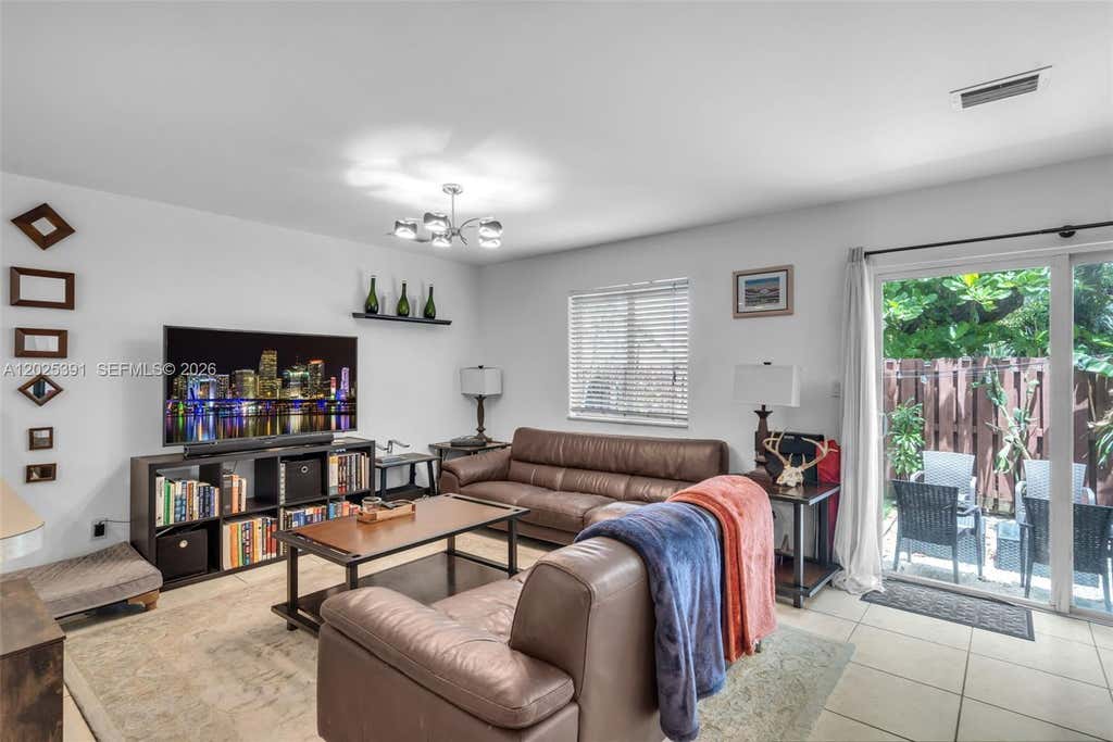 Photo of 212 NE 3rd St #10, Hallandale Beach, FL 33009 (MLS # A12025391)