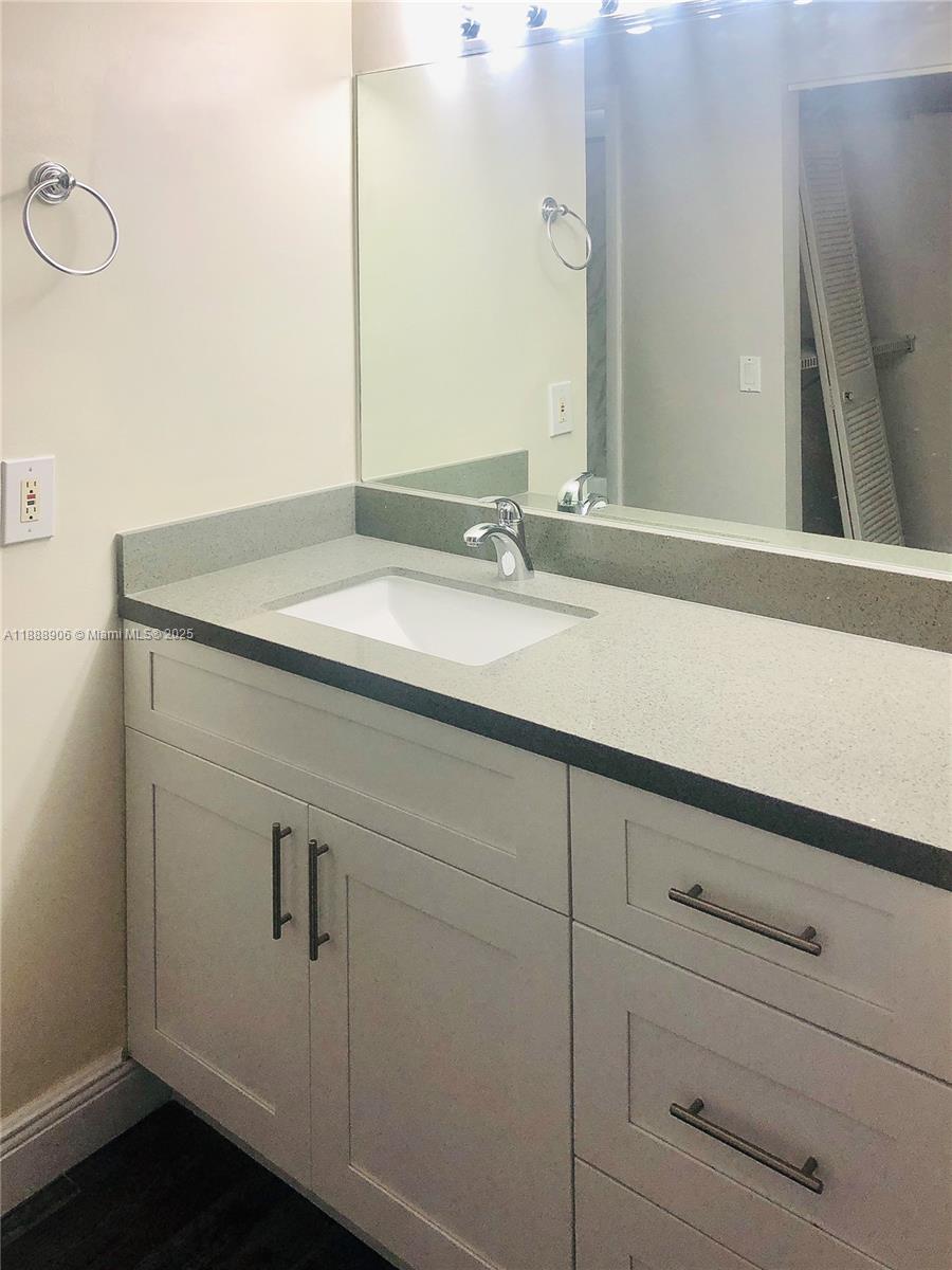 CALUSA CLUB VILG BLDG D N - Residential