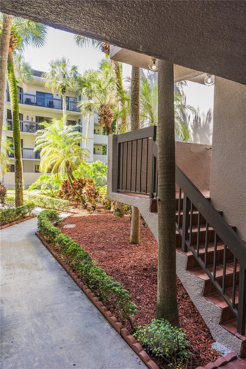 CALUSA CLUB VILG BLDG D N - Residential