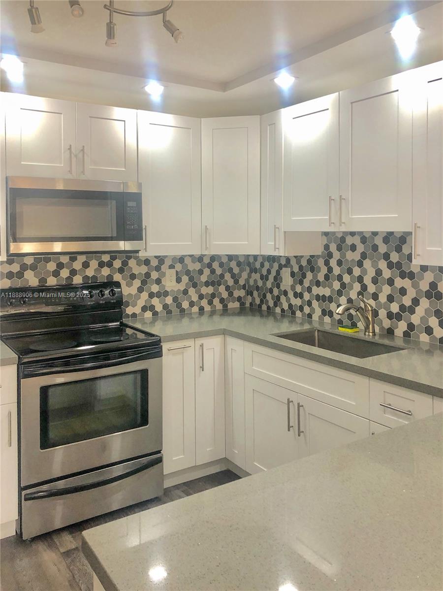 CALUSA CLUB VILG BLDG D N - Residential