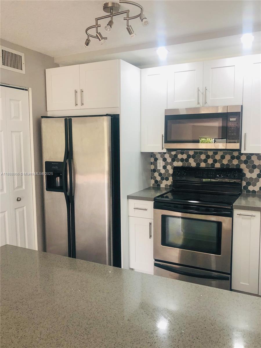 CALUSA CLUB VILG BLDG D N - Residential