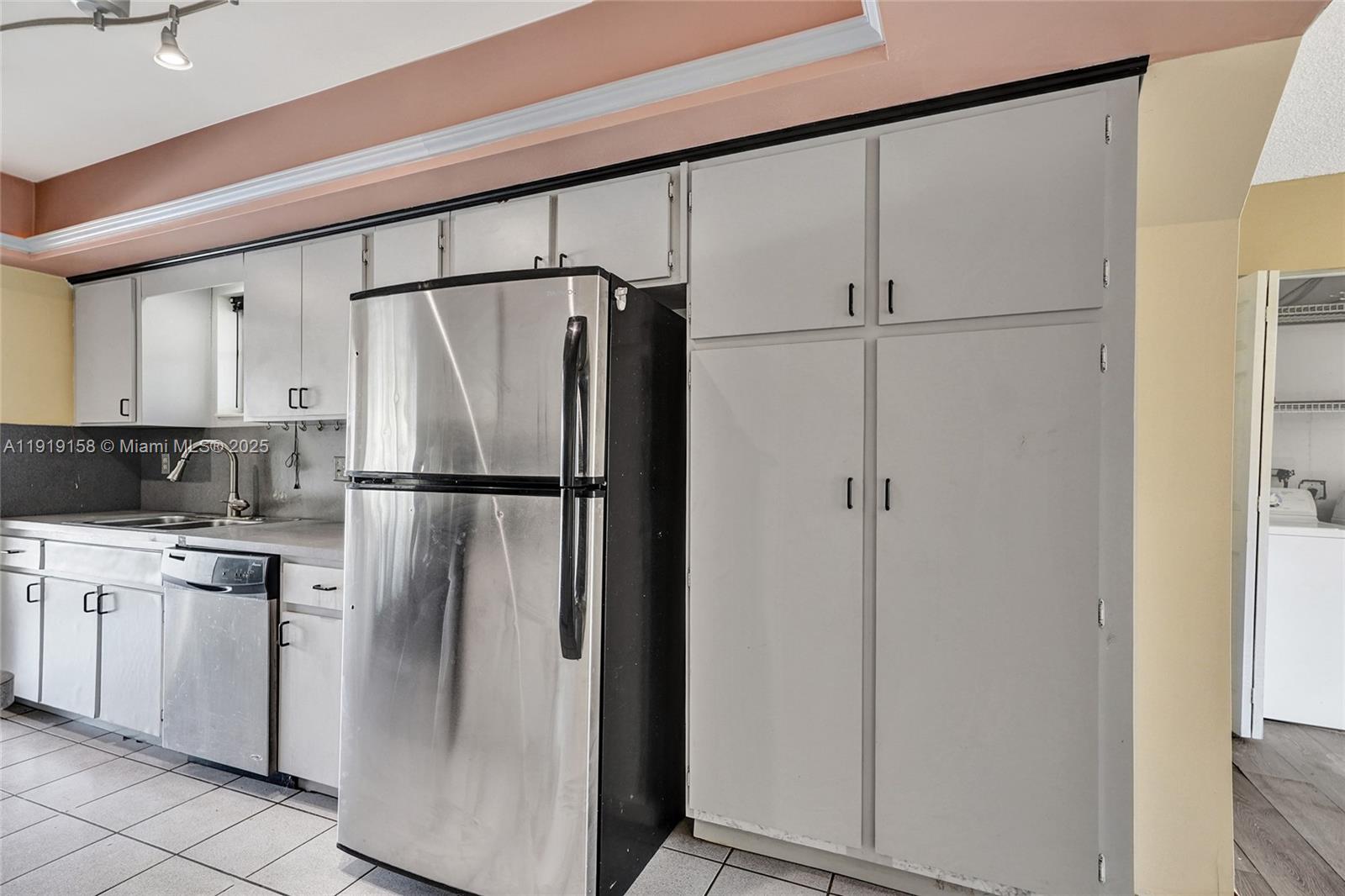 STIRLING LAKE - Residential Lease