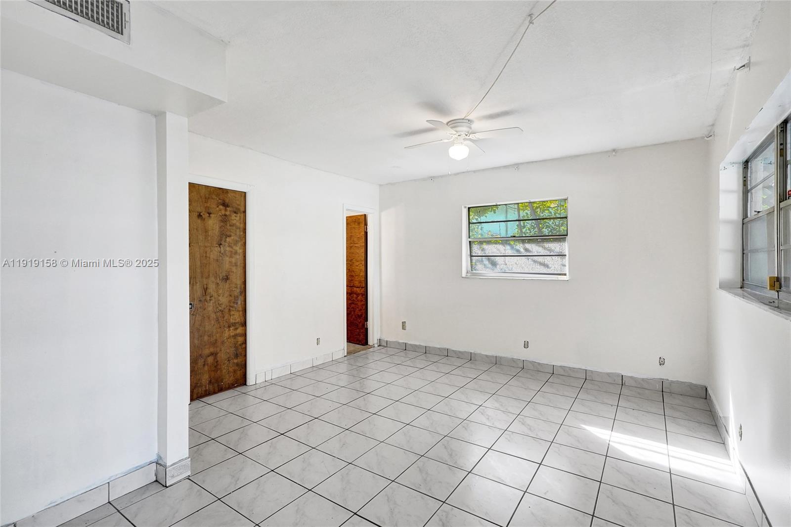 STIRLING LAKE - Residential Lease