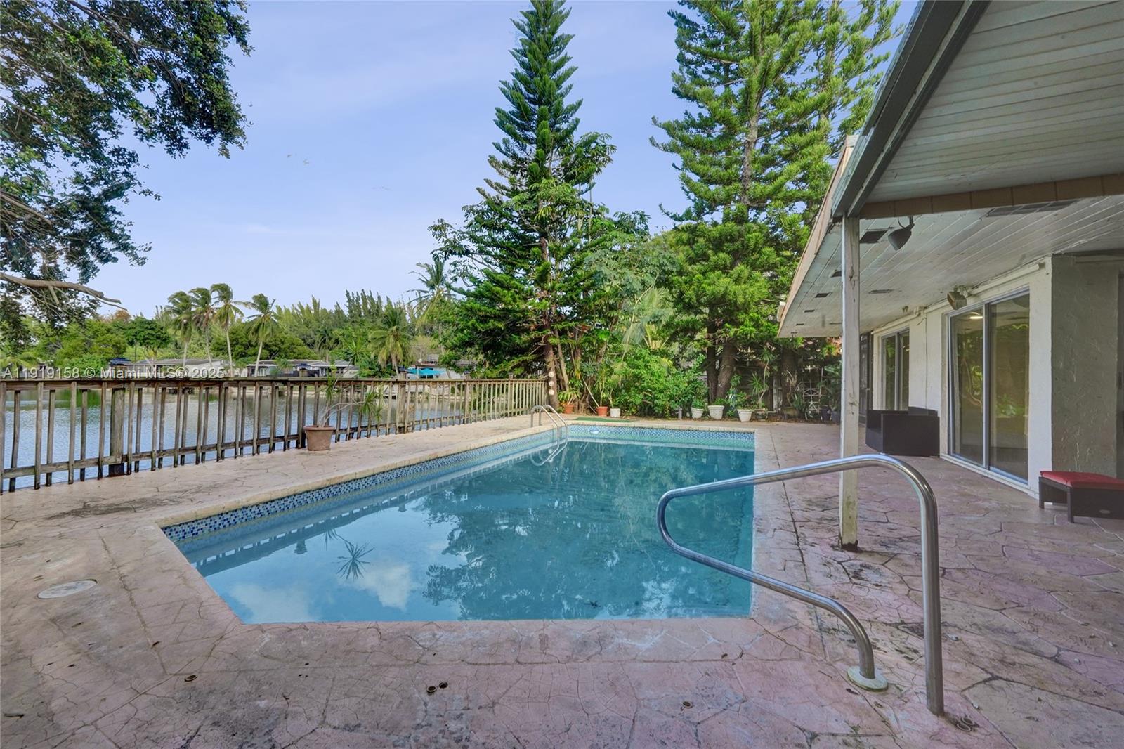 STIRLING LAKE - Residential Lease