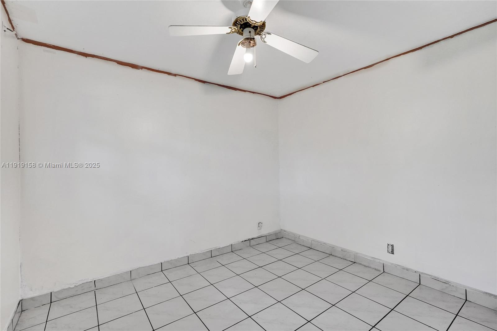 STIRLING LAKE - Residential Lease