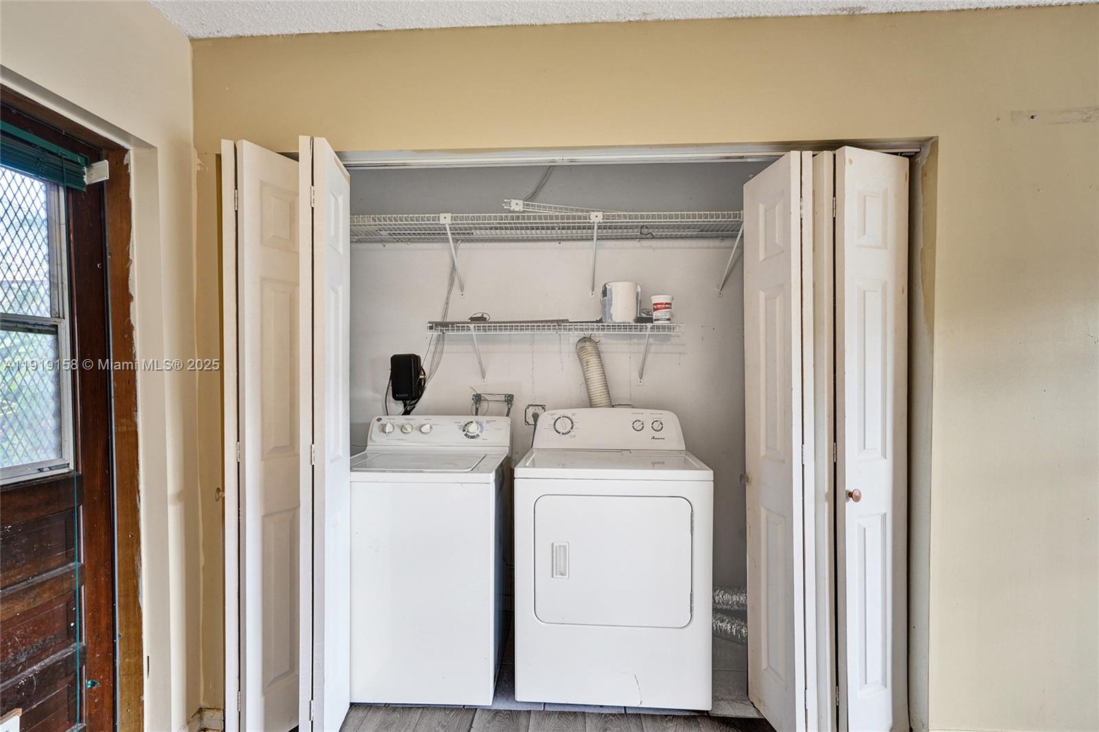 STIRLING LAKE - Residential Lease