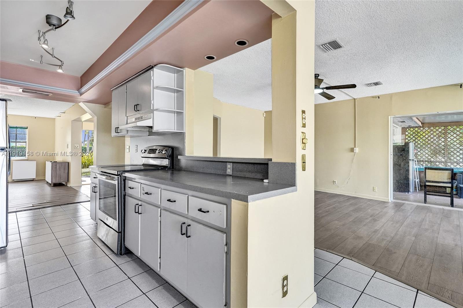 STIRLING LAKE - Residential Lease