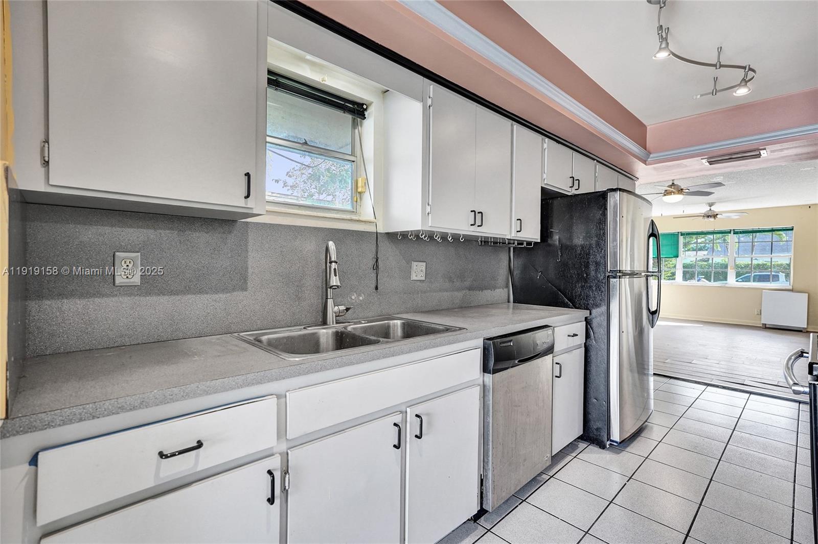 STIRLING LAKE - Residential Lease