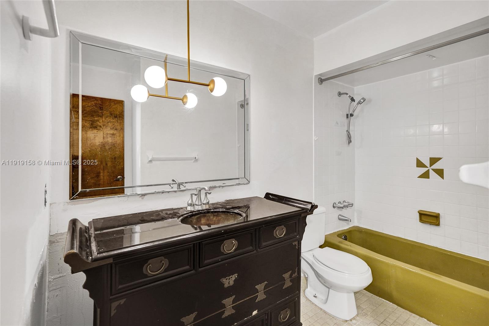 STIRLING LAKE - Residential Lease