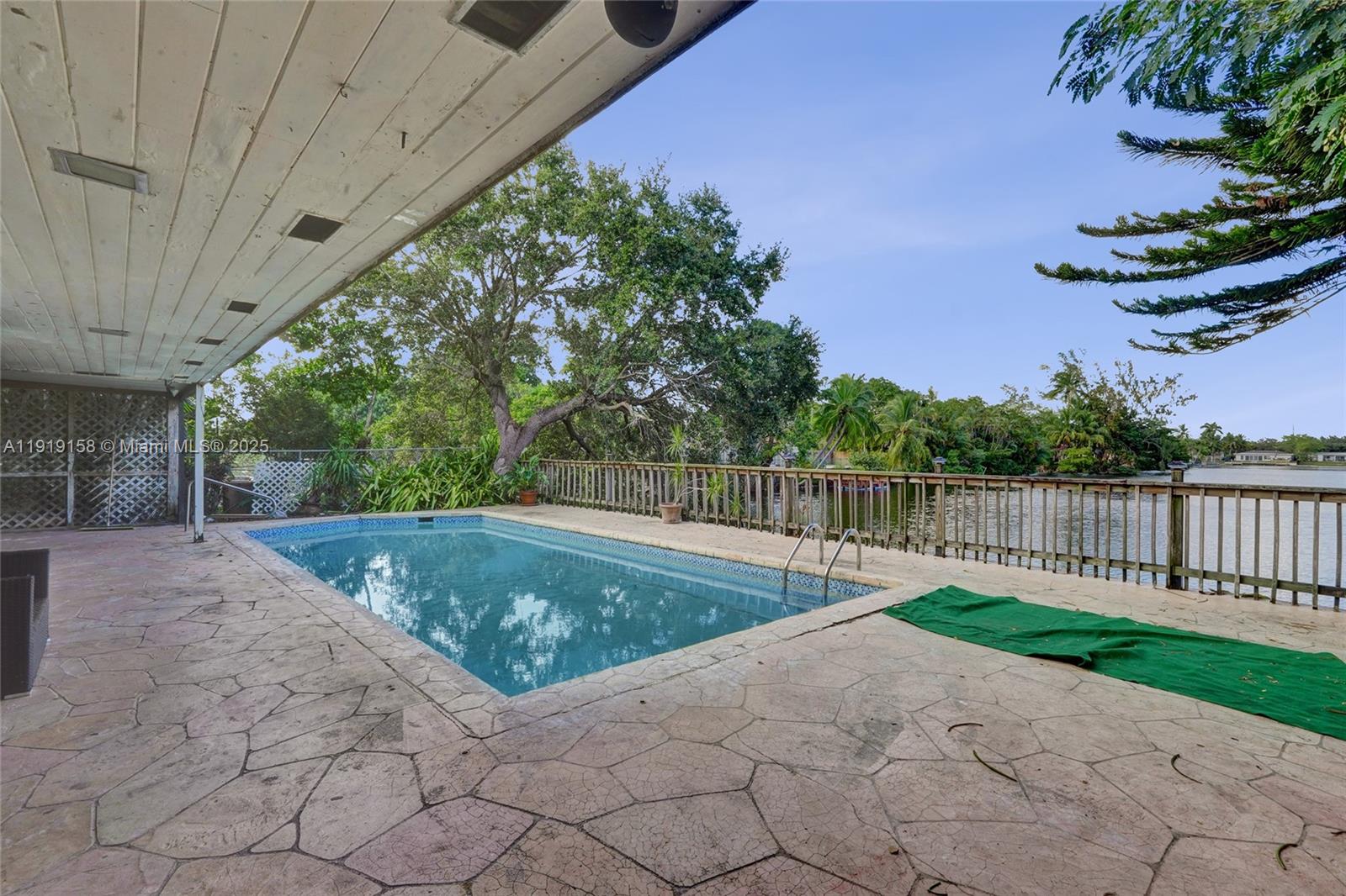 STIRLING LAKE - Residential Lease