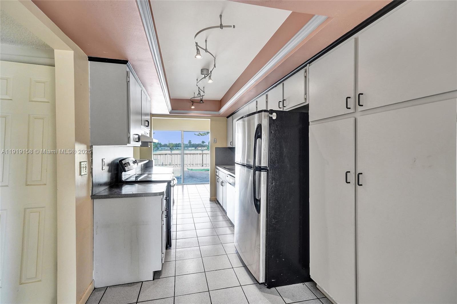 STIRLING LAKE - Residential Lease