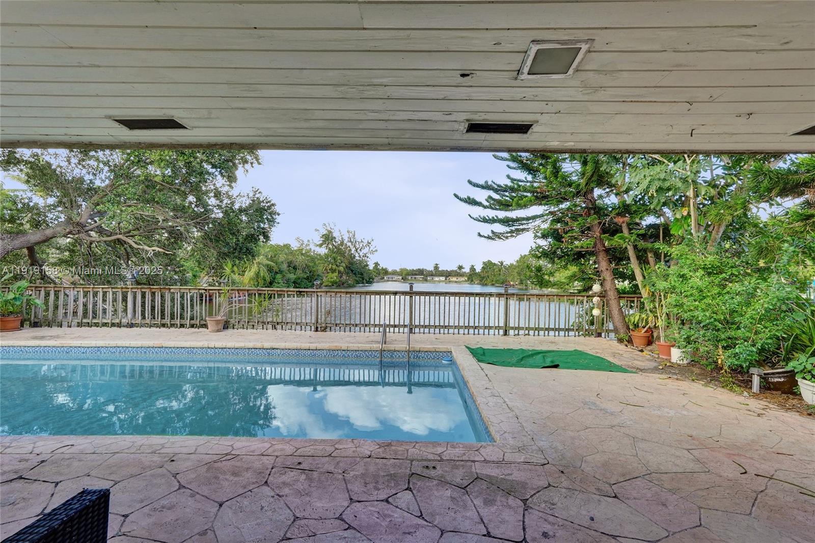 STIRLING LAKE - Residential Lease