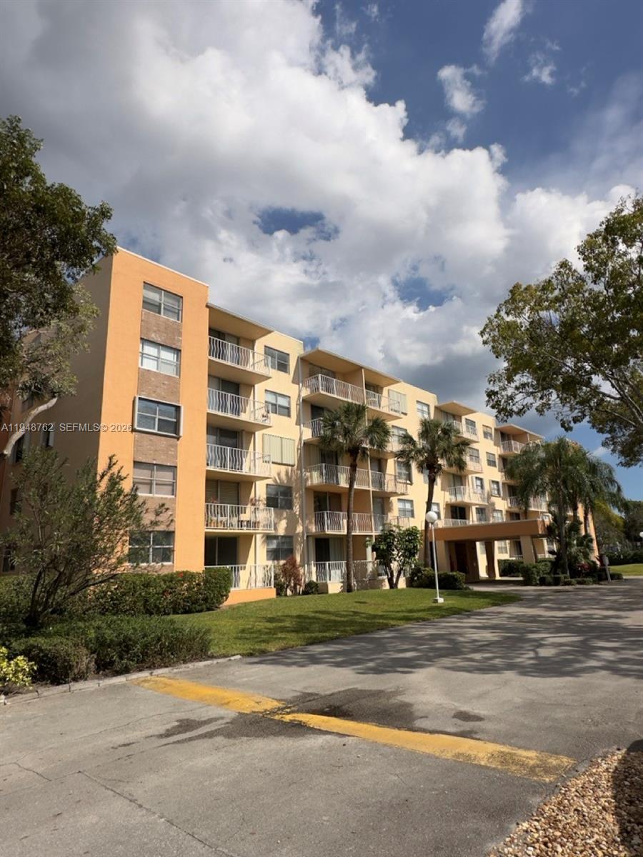 BREAKWATERS OF THE PALM B - Residential