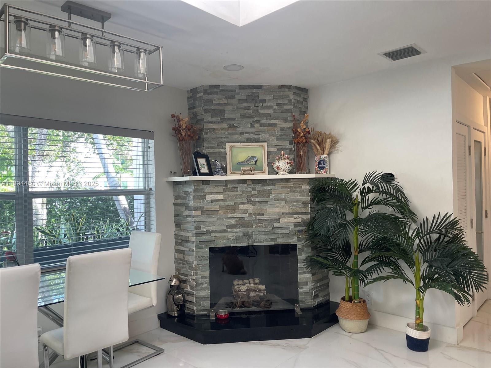 COLEE HAMMOCK - Residential Lease