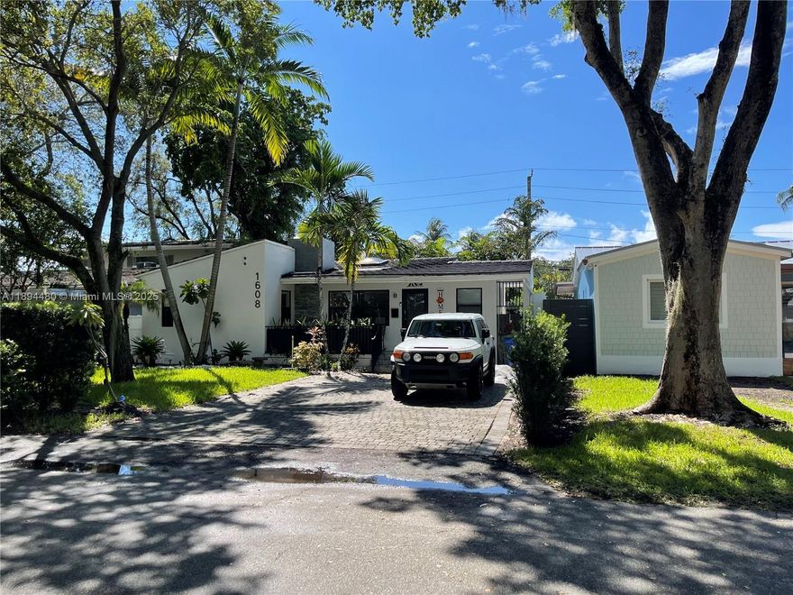 Location Location. Experience the best urban living in east Fort Lauderdale. Just a block to Las Olas Blvd, where you can enjoy dining, shopping, night life, parks and much more, with the beach only minutes away. This beautifully remodeled 3BD/2BA house features a new custom kitchen, quartz counter tops, SS appliances. The kitchen is open to the living room/dinning area. Porcelain tiles throughout, a decorative fireplace, a spacious master suite with walking closet, new baths with custom vanities. A private newly updated backyard with a built-in BBQ grill and a Bar that makes this unique home great for entertaining, there is an extra room with A/C that can be used for office or other purposes. The owner will pay for monthly landscaping. Utilities ARE NOT Included.