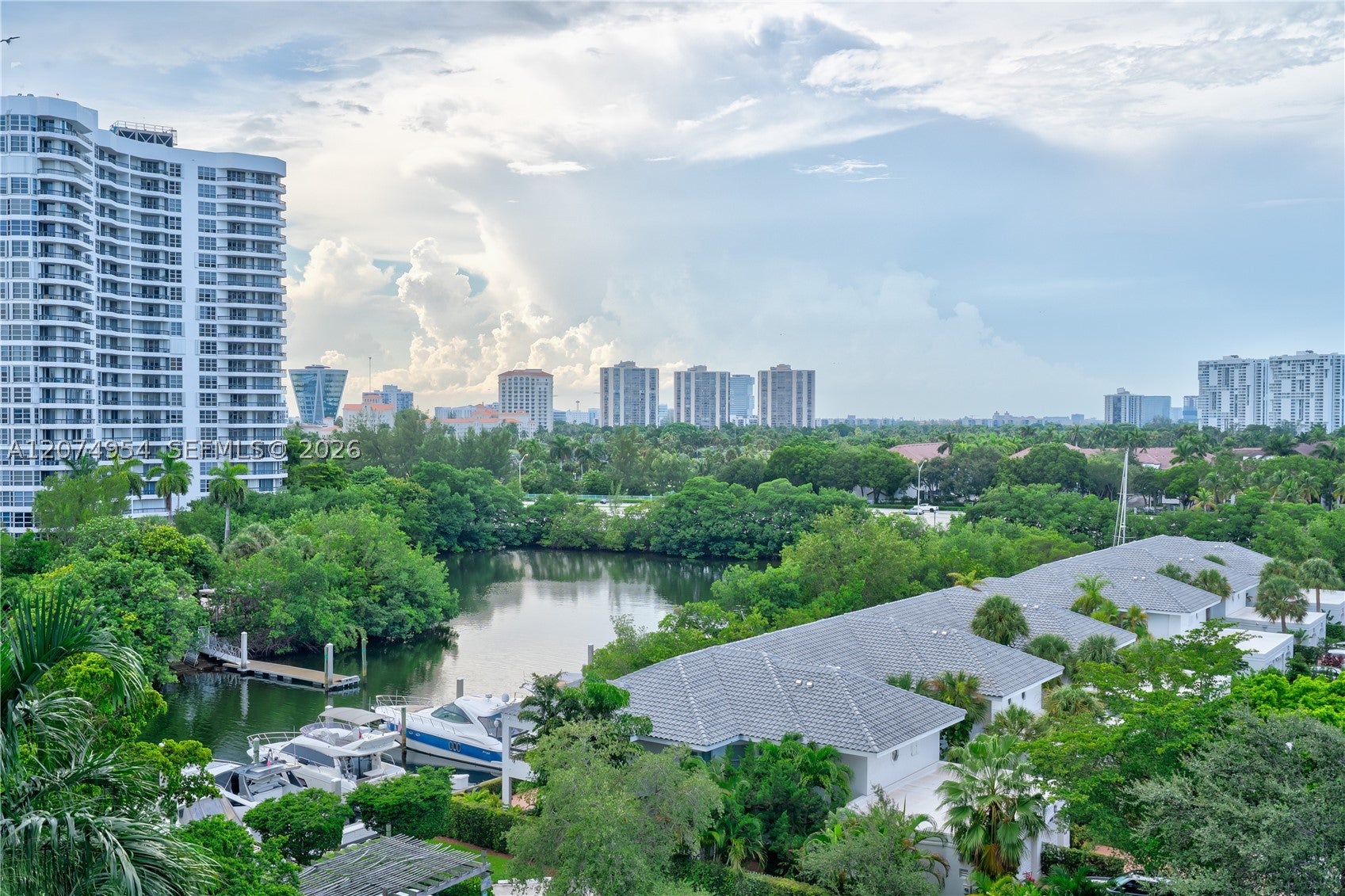 3530 Mystic Pointe Dr 808