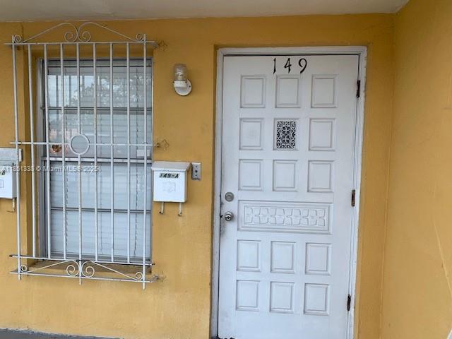 Beautiful apartment located in Miami Spring. Water is included.