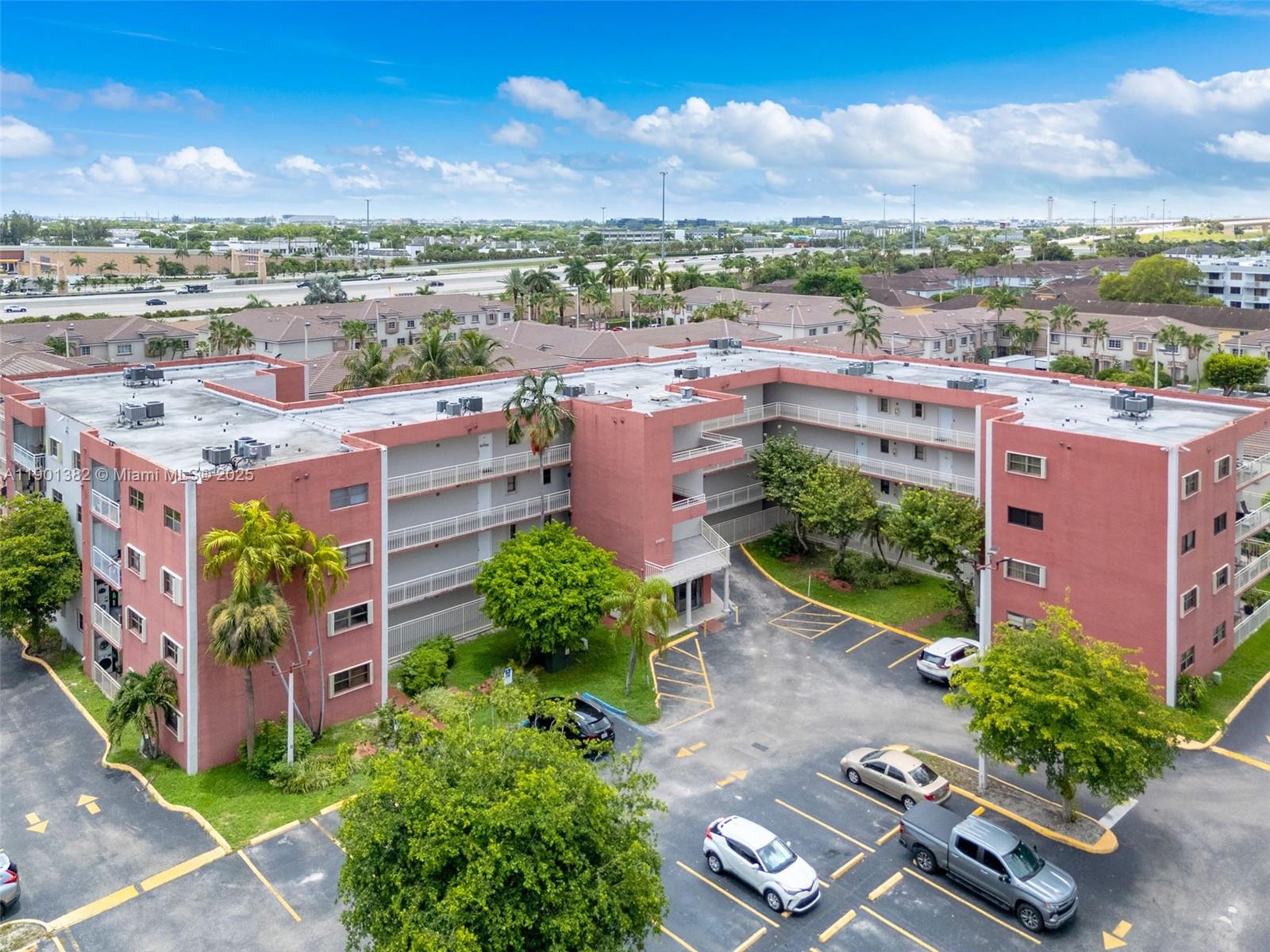 VISIONS AT FOUNTAINBLEAU - Residential