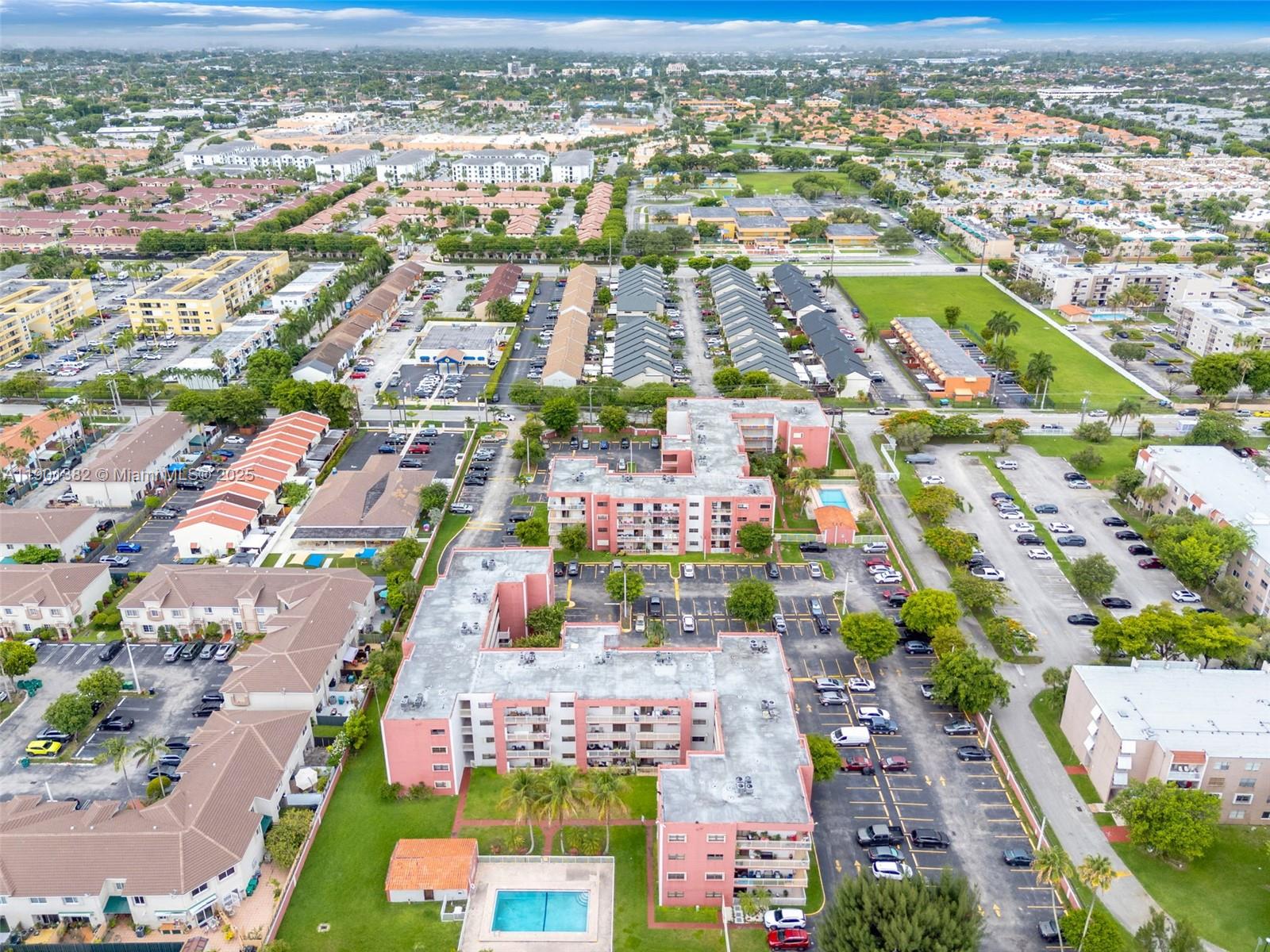 VISIONS AT FOUNTAINBLEAU - Residential