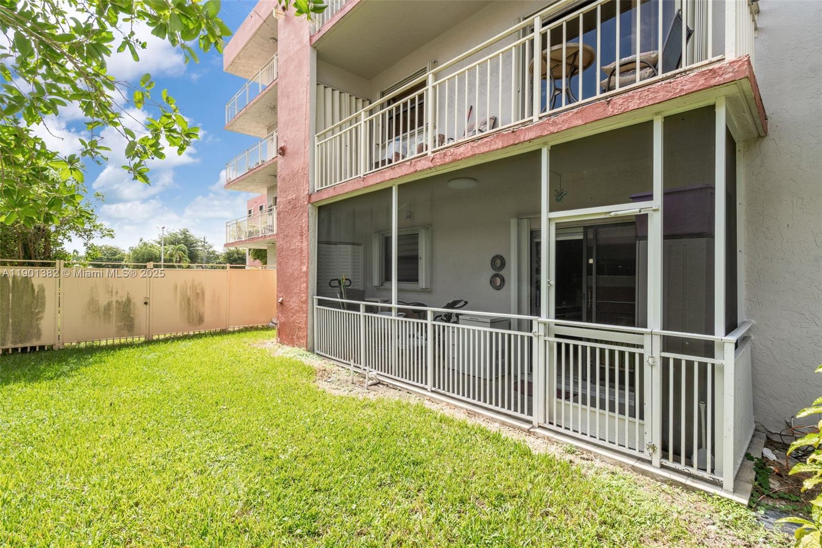 VISIONS AT FOUNTAINBLEAU - Residential