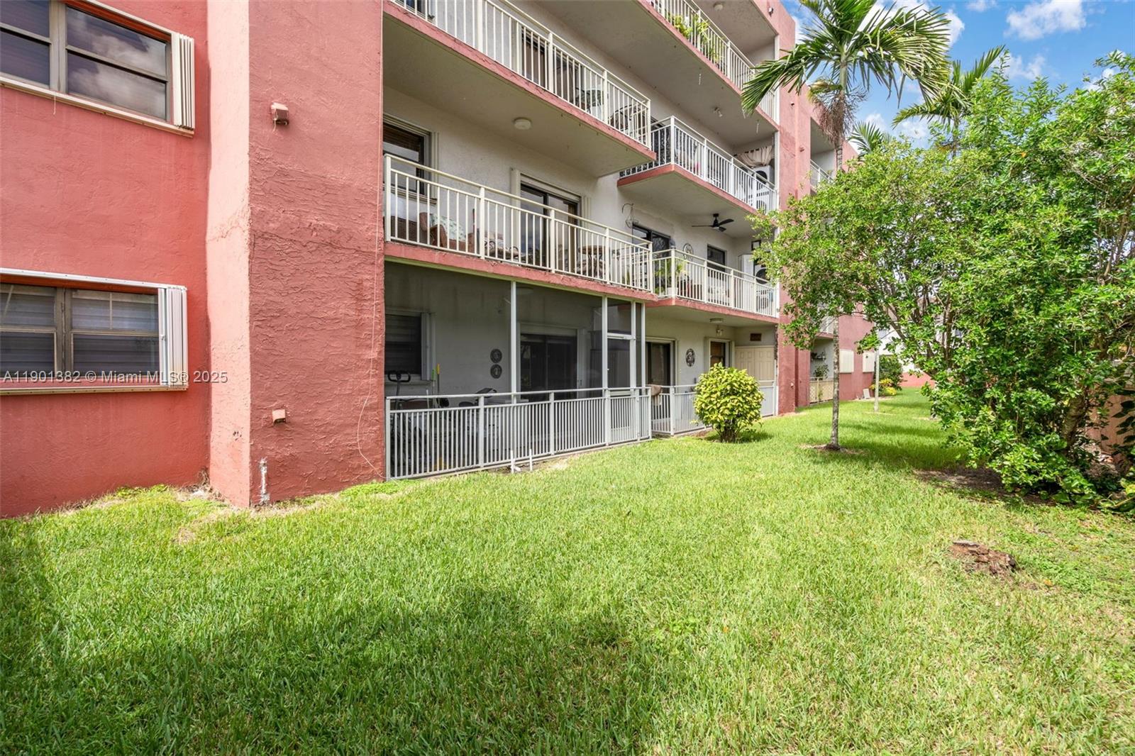 VISIONS AT FOUNTAINBLEAU - Residential