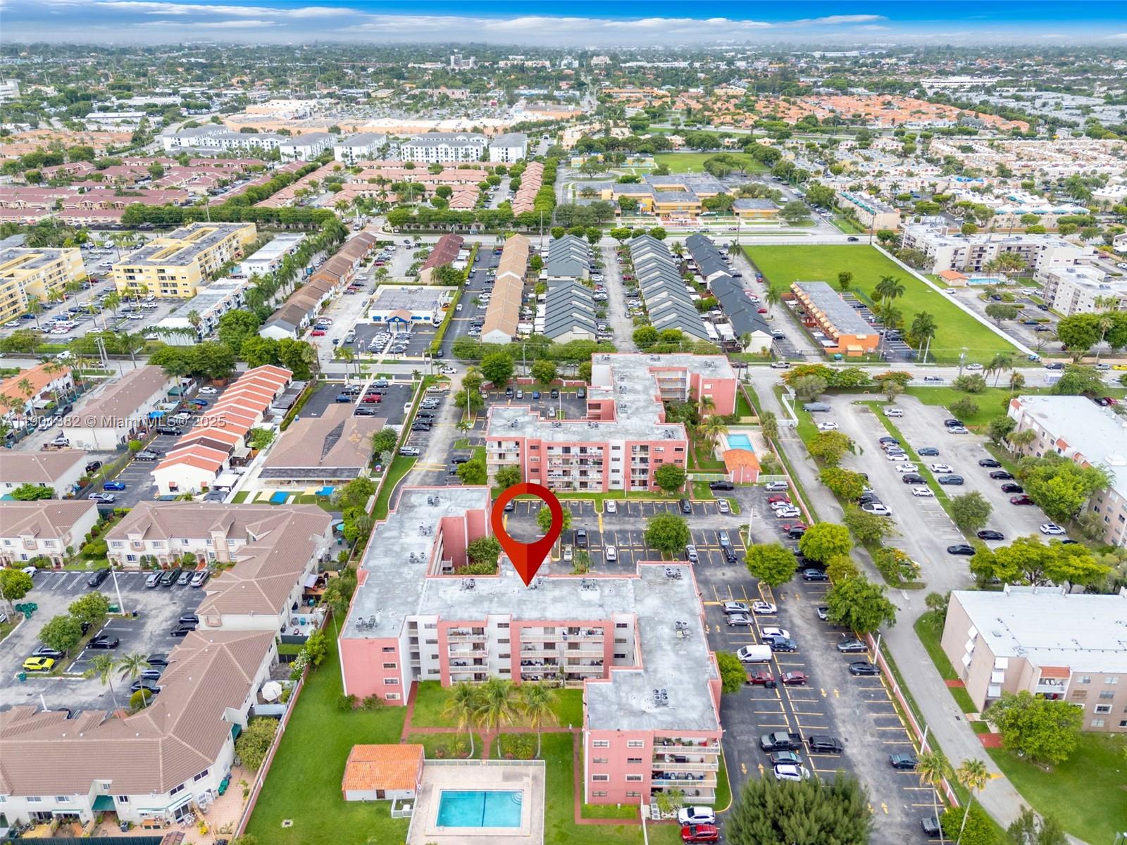 VISIONS AT FOUNTAINBLEAU - Residential