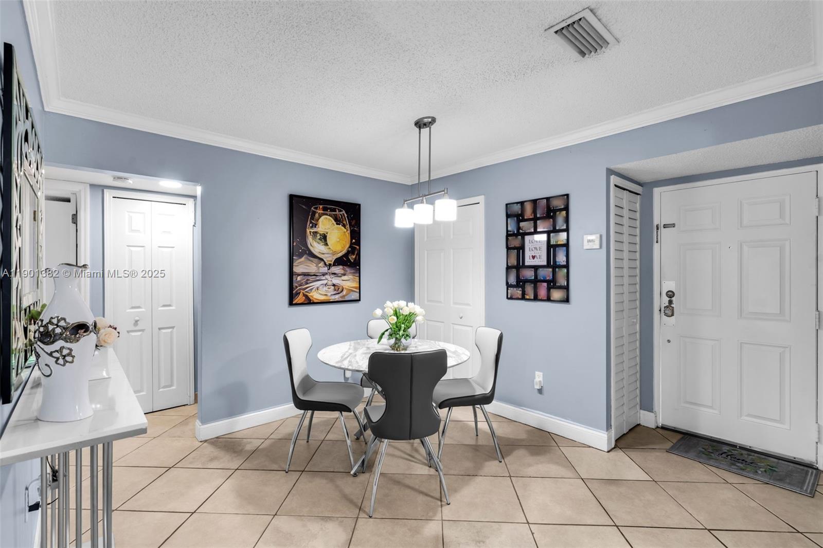 VISIONS AT FOUNTAINBLEAU - Residential