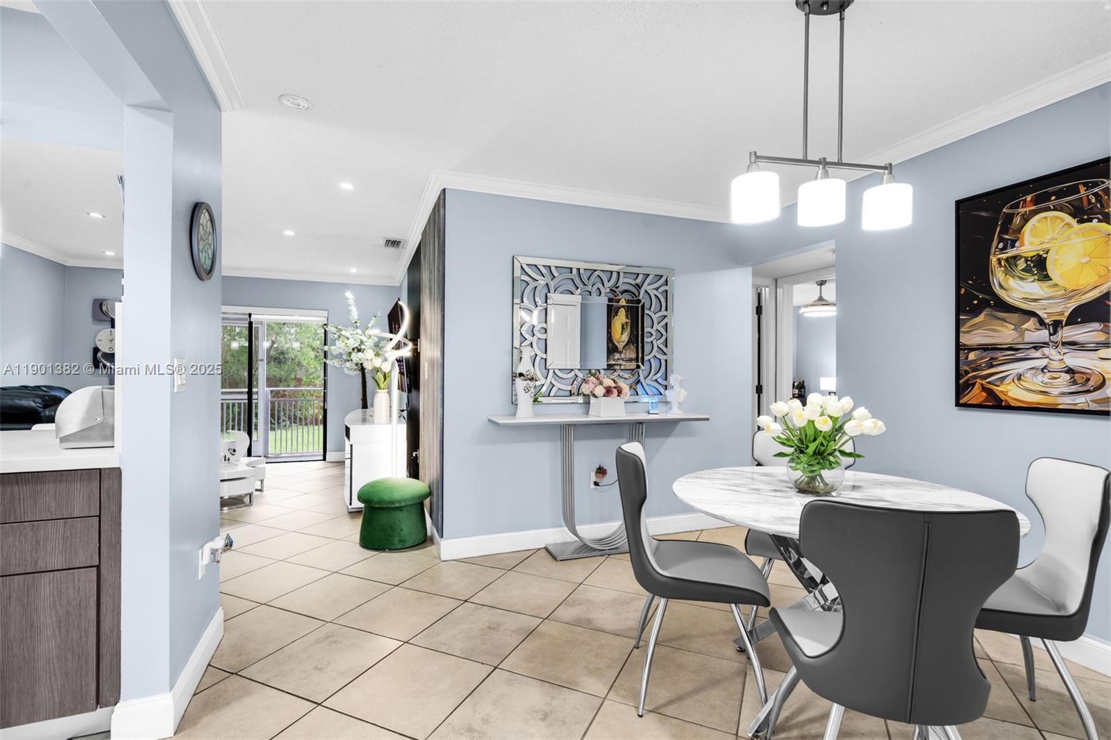 VISIONS AT FOUNTAINBLEAU - Residential