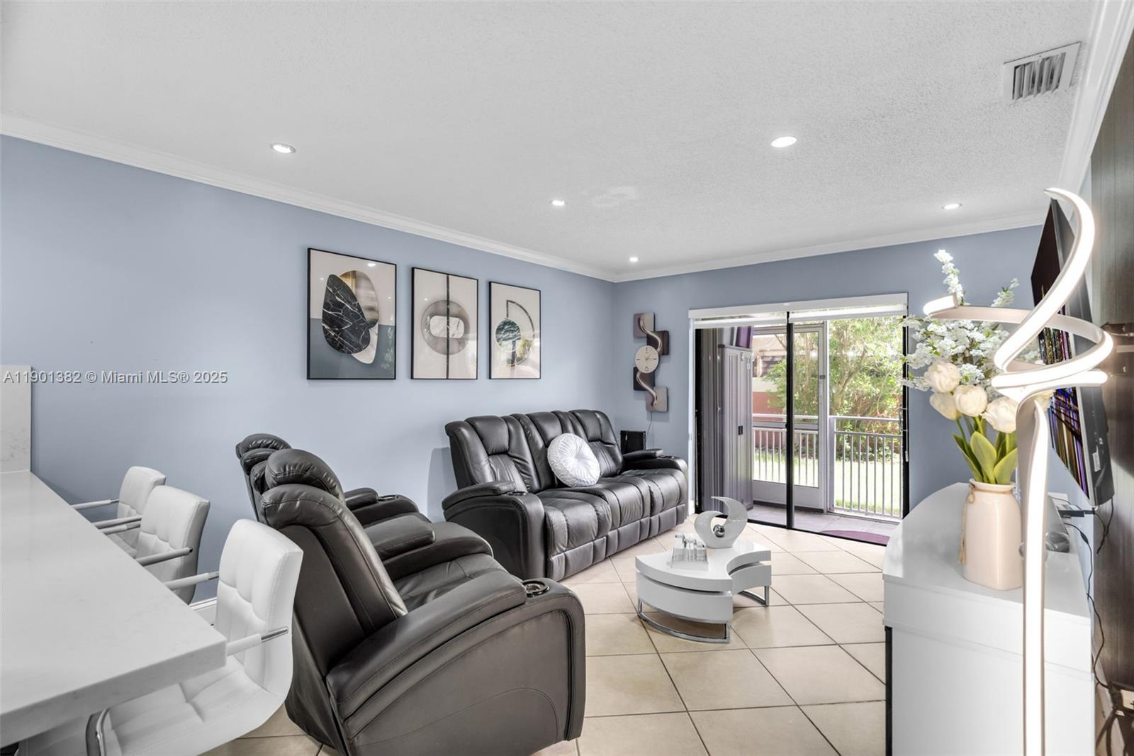 VISIONS AT FOUNTAINBLEAU - Residential