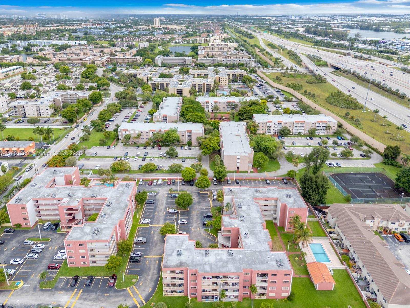 VISIONS AT FOUNTAINBLEAU - Residential