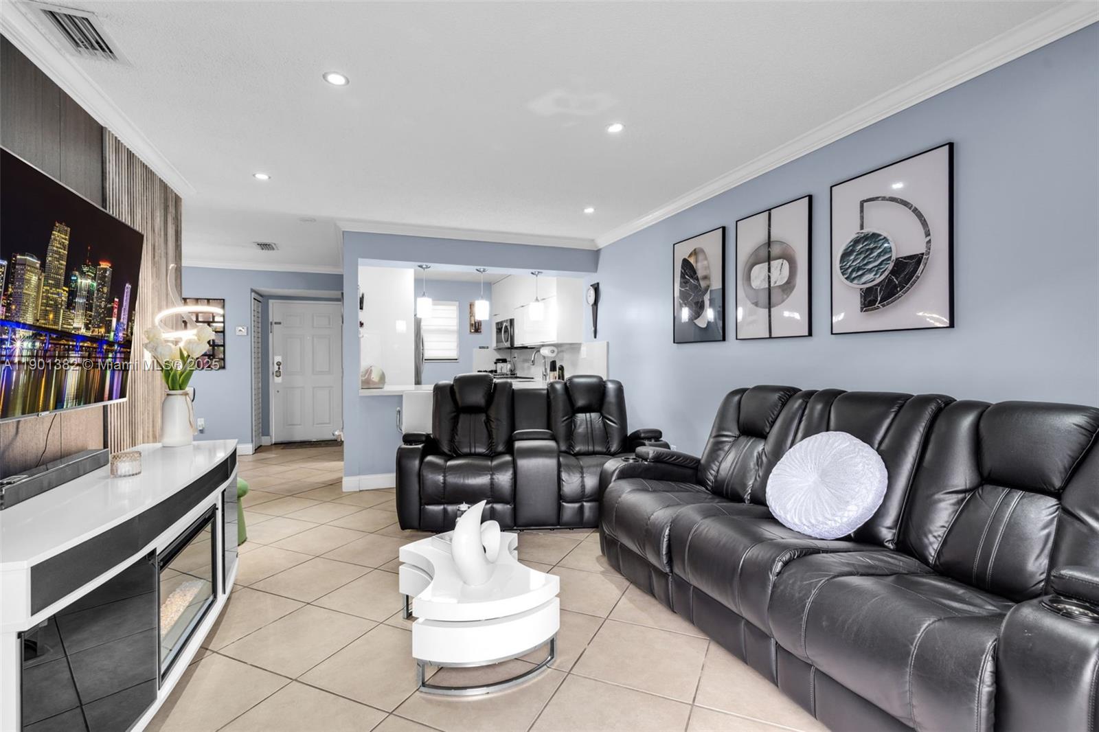 VISIONS AT FOUNTAINBLEAU - Residential