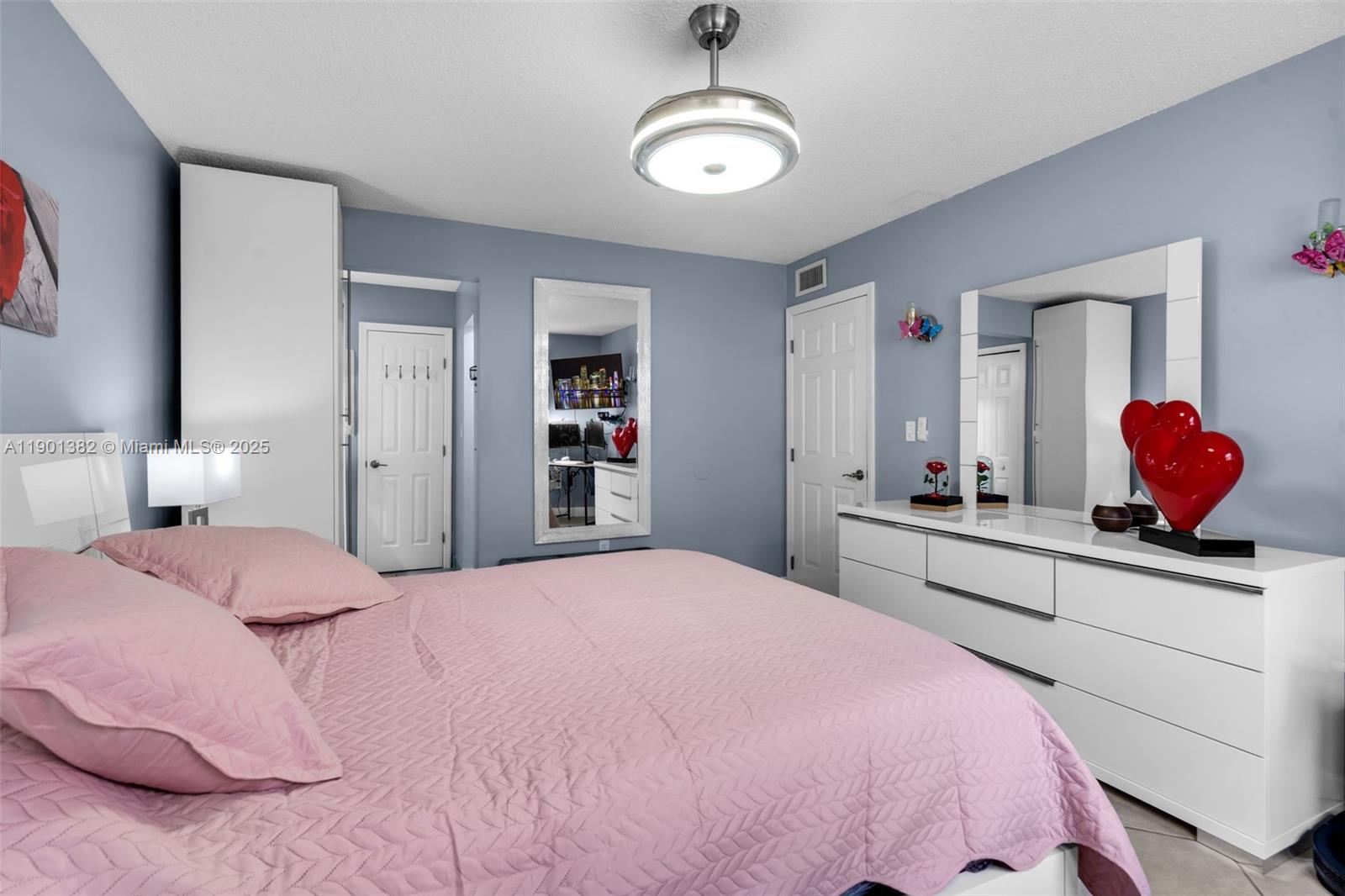 VISIONS AT FOUNTAINBLEAU - Residential