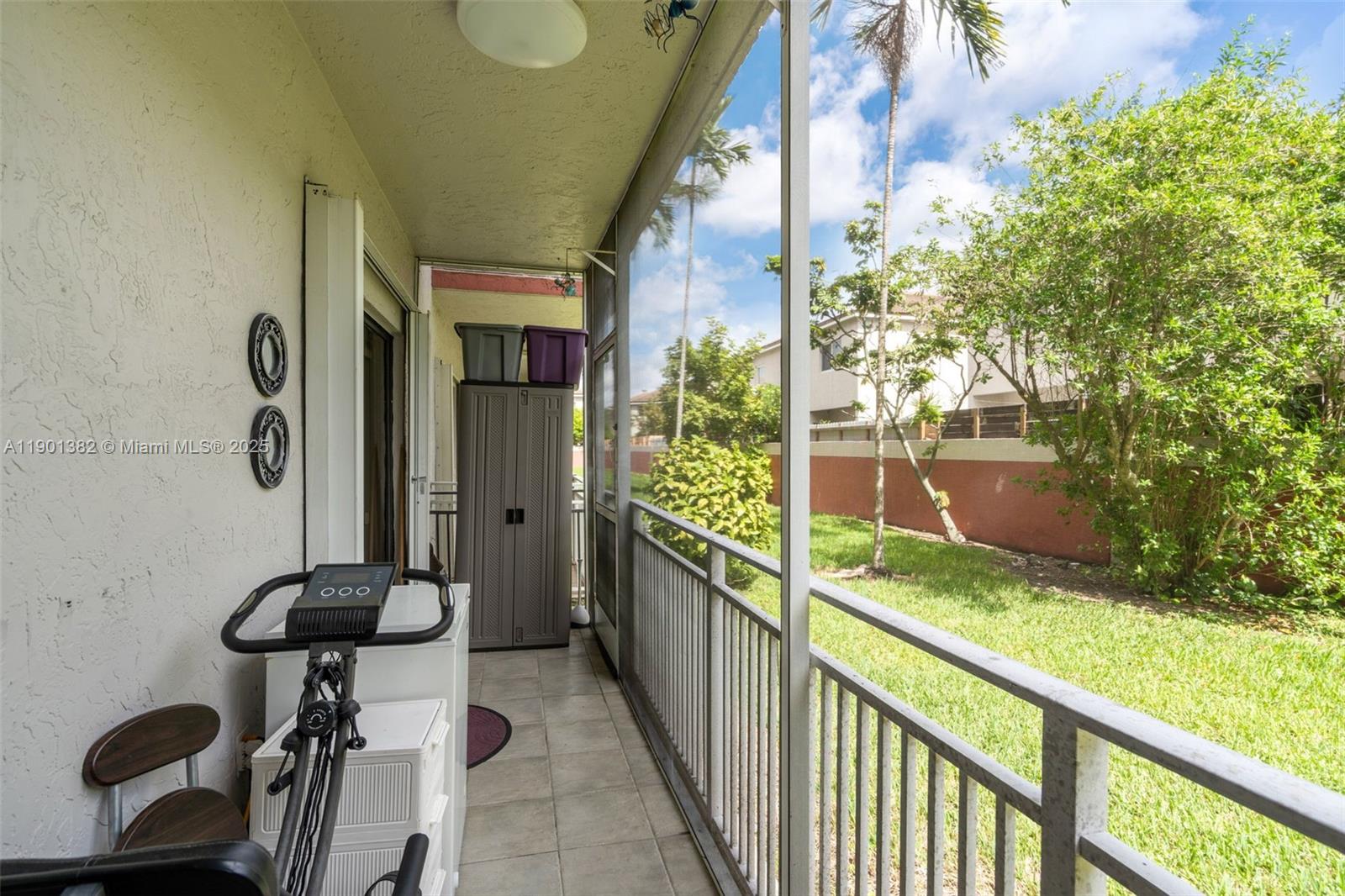 VISIONS AT FOUNTAINBLEAU - Residential