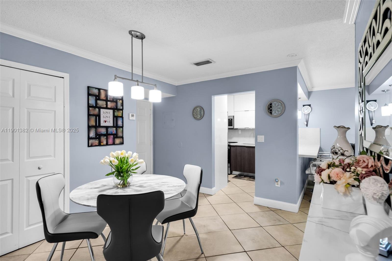 VISIONS AT FOUNTAINBLEAU - Residential