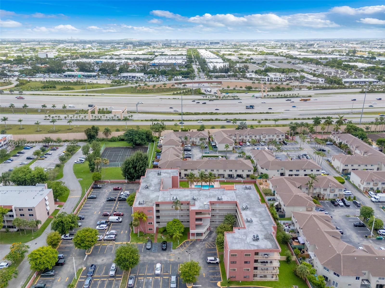 VISIONS AT FOUNTAINBLEAU - Residential