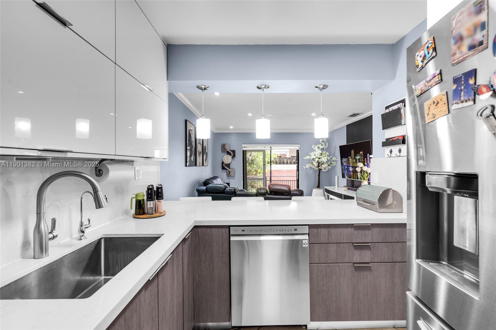 VISIONS AT FOUNTAINBLEAU - Residential