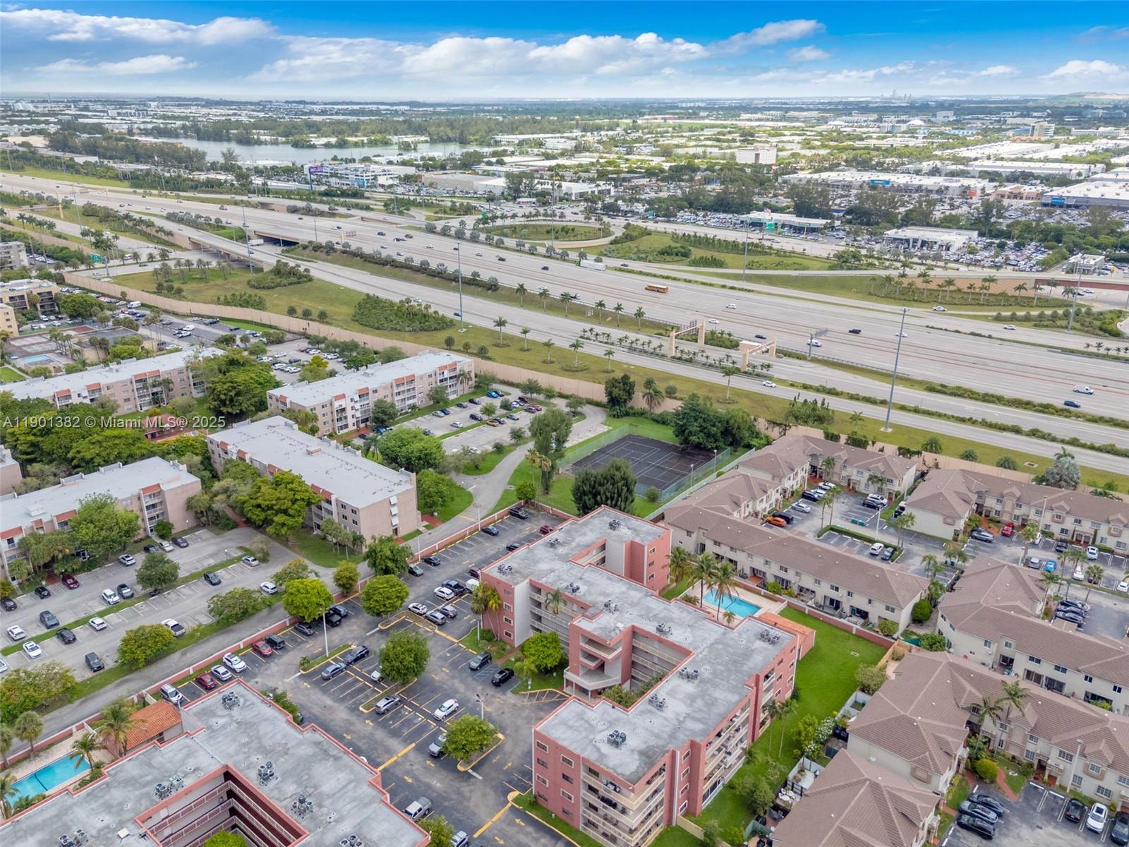 VISIONS AT FOUNTAINBLEAU - Residential