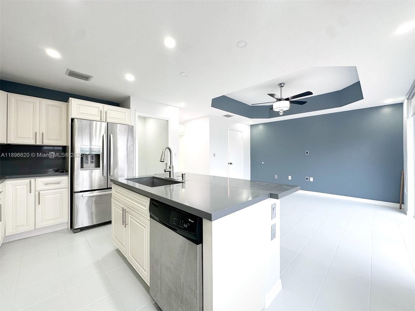 EGRET LAKES ESTATES SEC 4 - Residential Lease