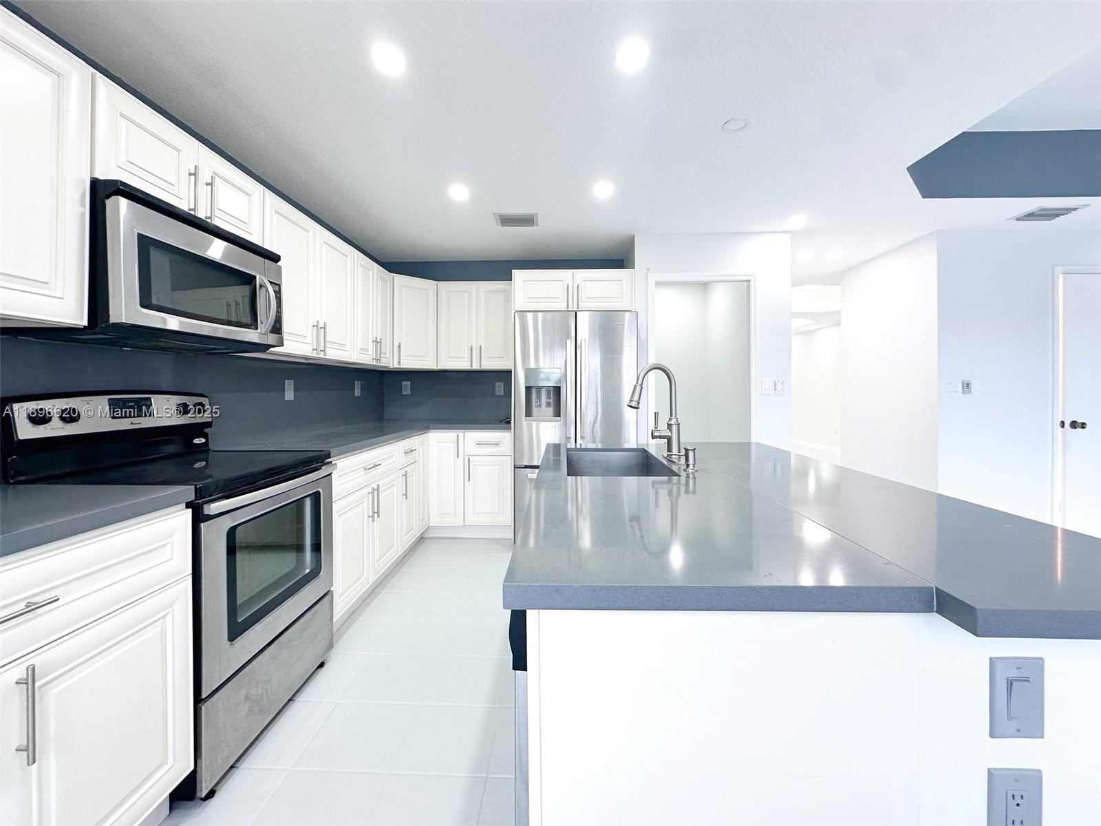 EGRET LAKES ESTATES SEC 4 - Residential Lease