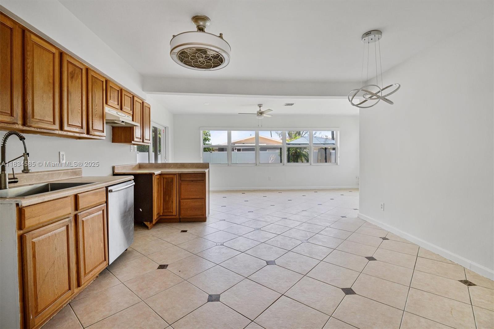 700 NE 47th St