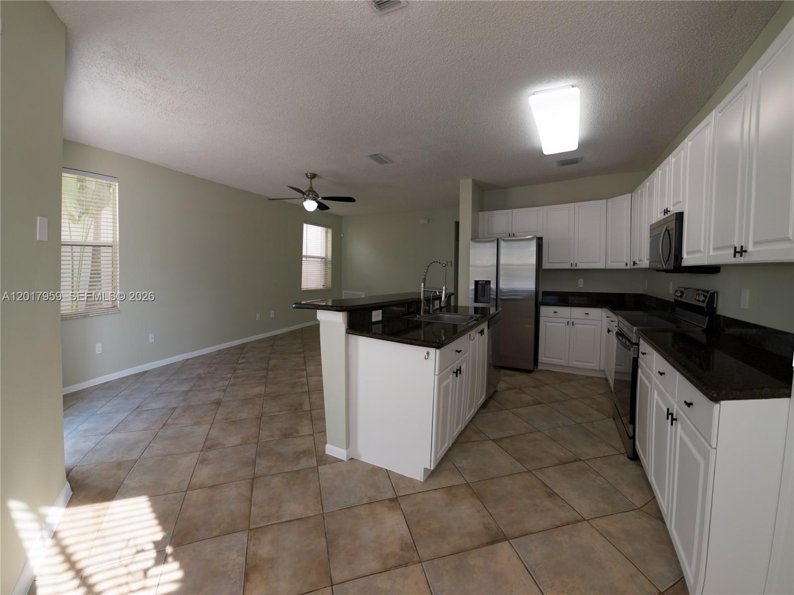 TOWNGATE 156-11 B A POR P - Residential
