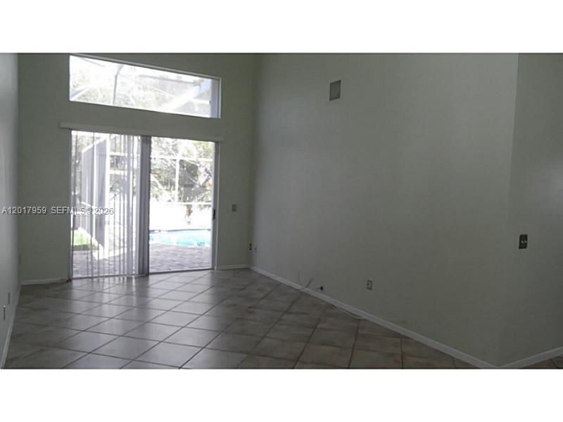 TOWNGATE 156-11 B A POR P - Residential