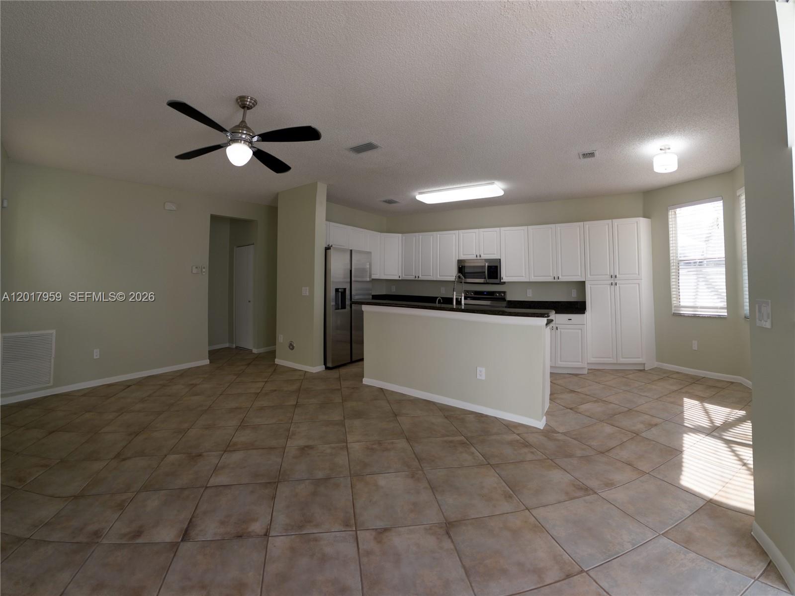 TOWNGATE 156-11 B A POR P - Residential