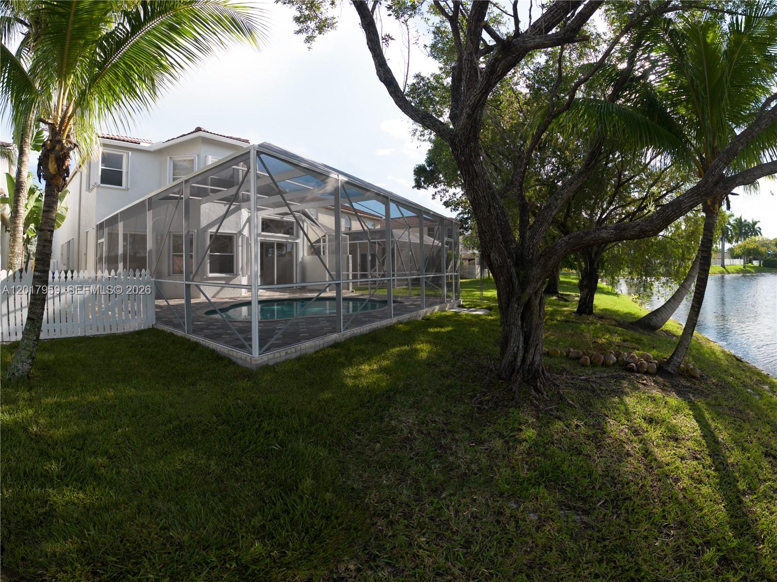 TOWNGATE 156-11 B A POR P - Residential