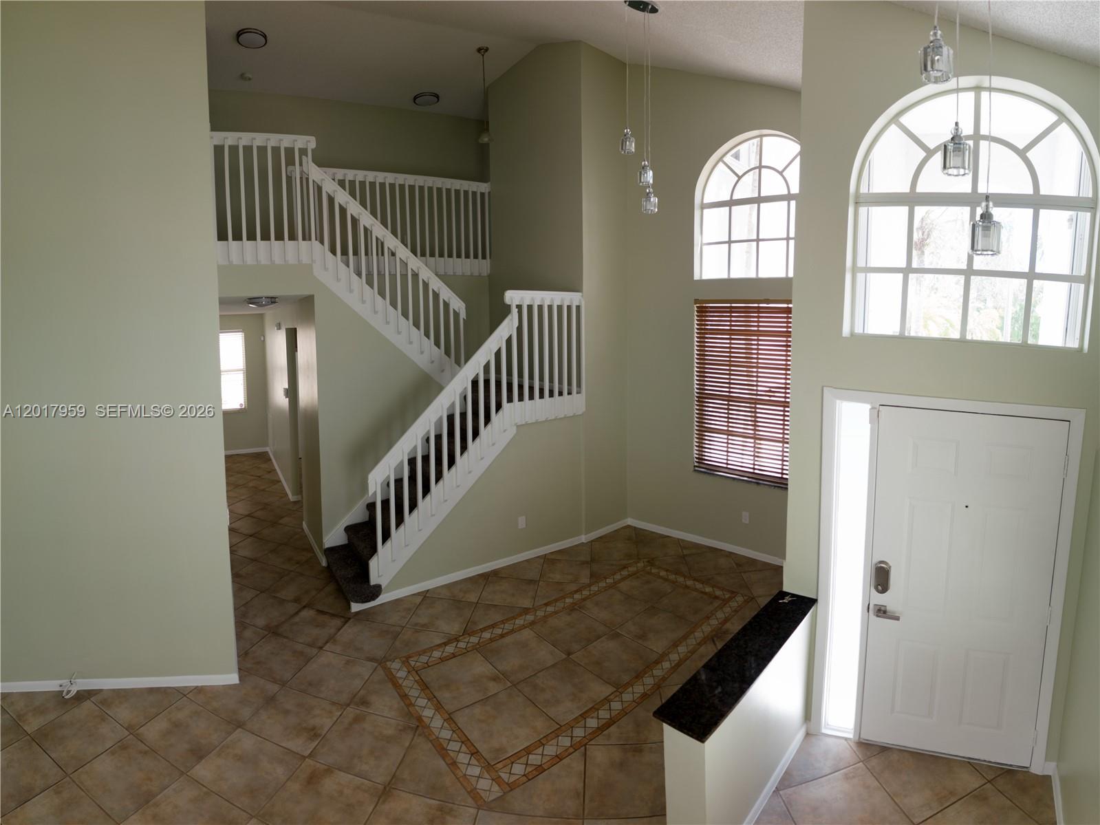 TOWNGATE 156-11 B A POR P - Residential