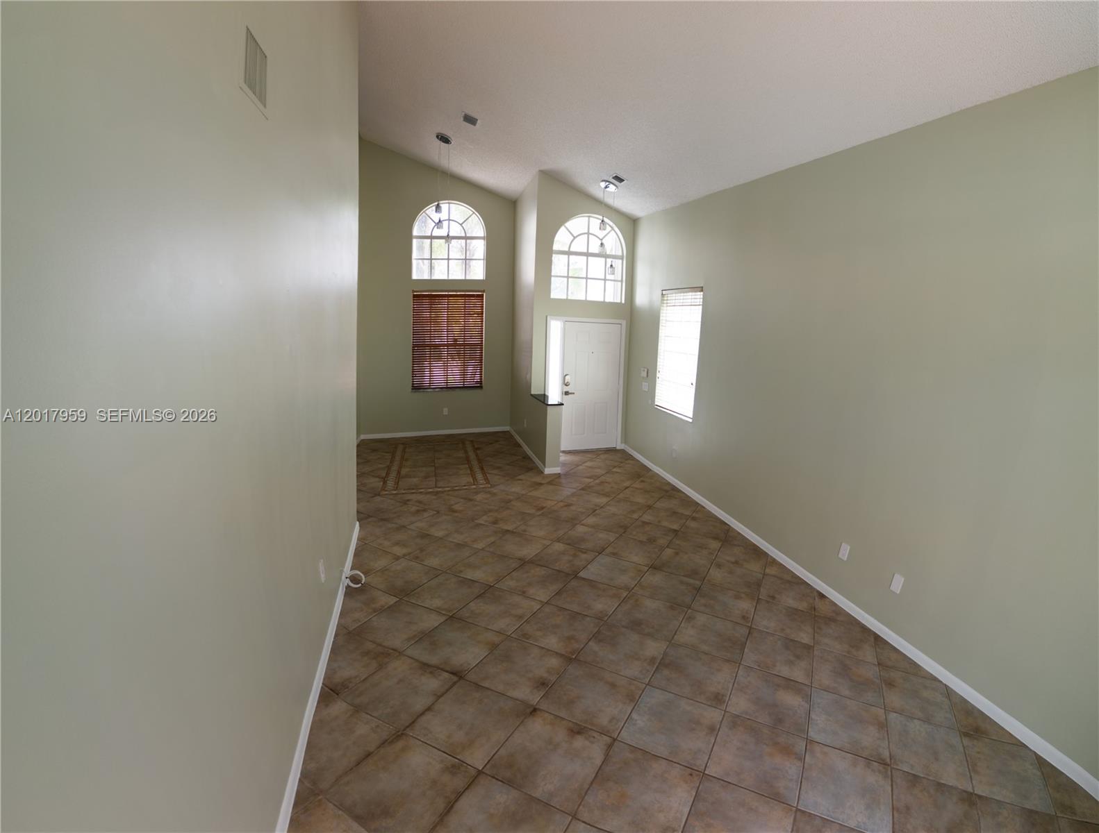TOWNGATE 156-11 B A POR P - Residential