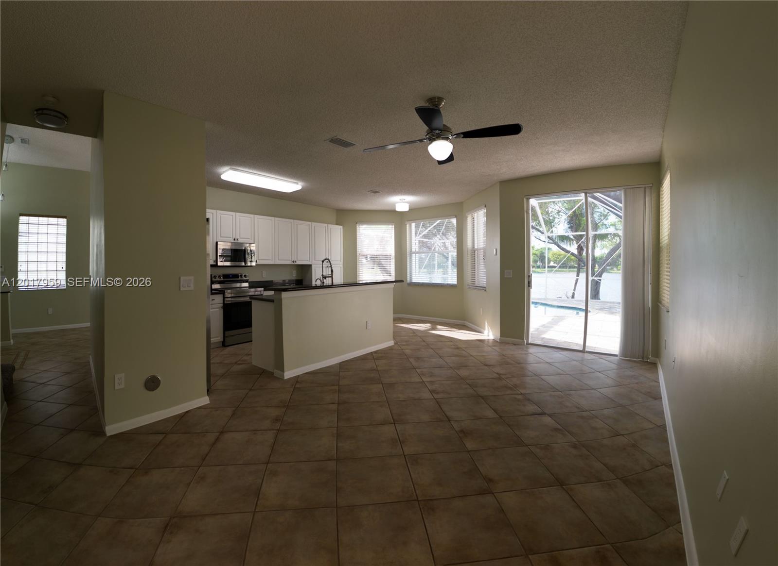 TOWNGATE 156-11 B A POR P - Residential