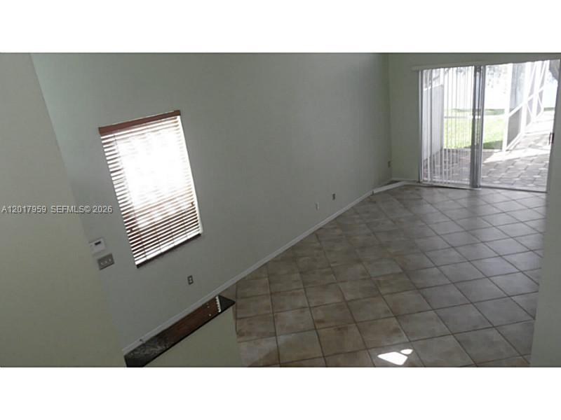 TOWNGATE 156-11 B A POR P - Residential